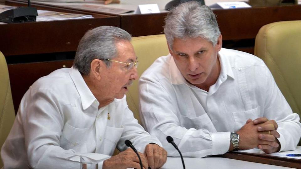 Raúl Castro y Miguel Díaz-Canel