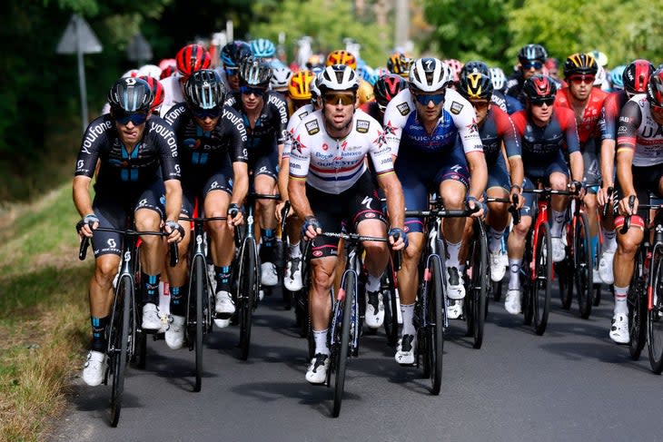 <span class="article__caption">Mark Cavendish, shown early in stage 3, is back in action this week.</span> (Photo: Bas Czerwinski/Getty Images)