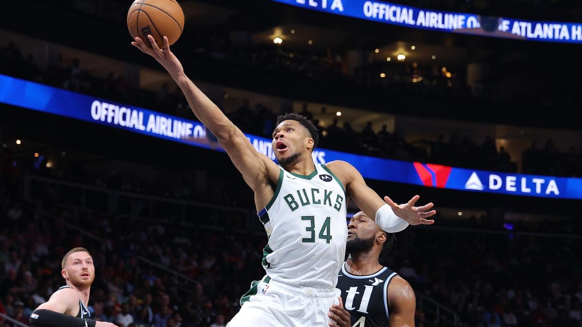 Giannis Antetokounmpo Dominates with 36 Points and 16 Rebounds in Bucks’ Victory against Hawks