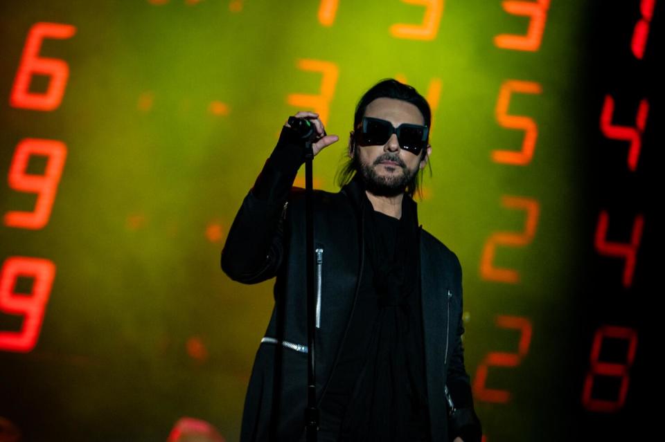 Beto Cuevas durante su presentación en el festival Bésame Mucho.