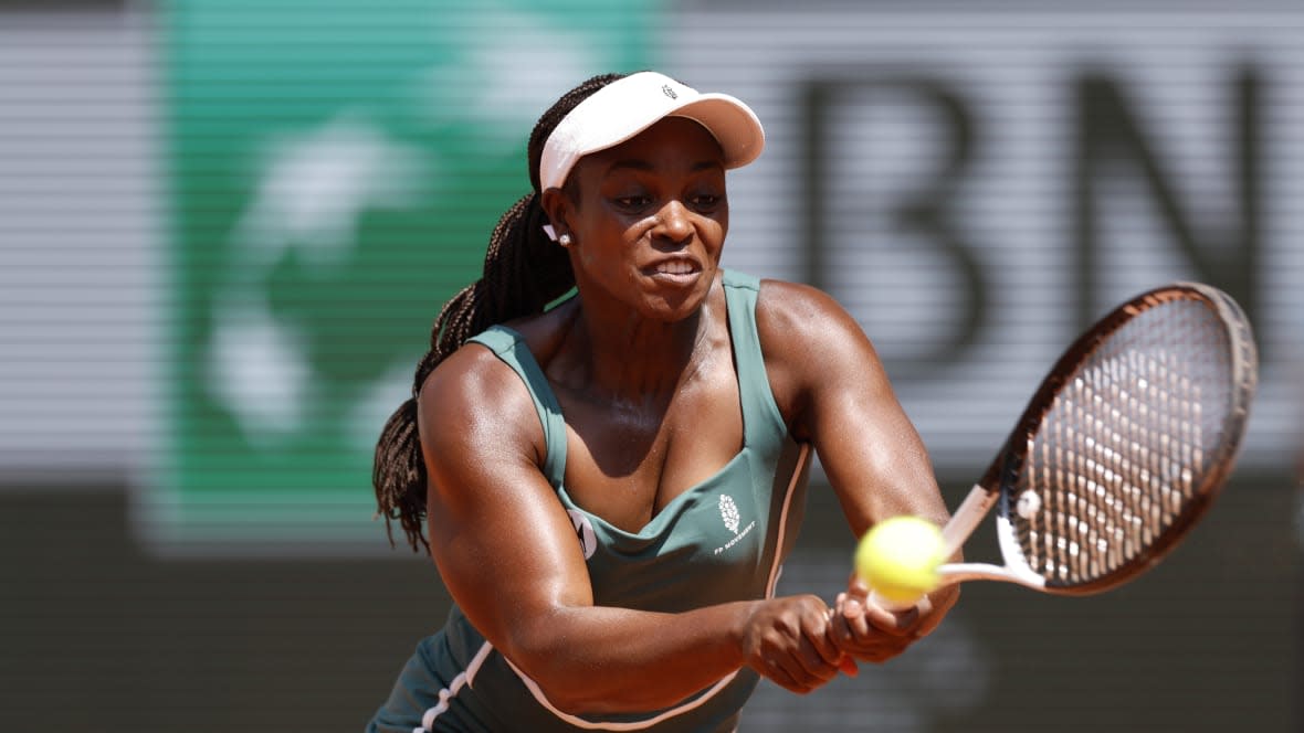 Sloane Stephens of the U.S. plays a shot against Karolina Pliskova of the Czech Republic during their first-round match of the French Open tennis tournament at the Roland Garros stadium in Paris, May 29, 2023. (AP Photo/Jean-Francois Badias, File)