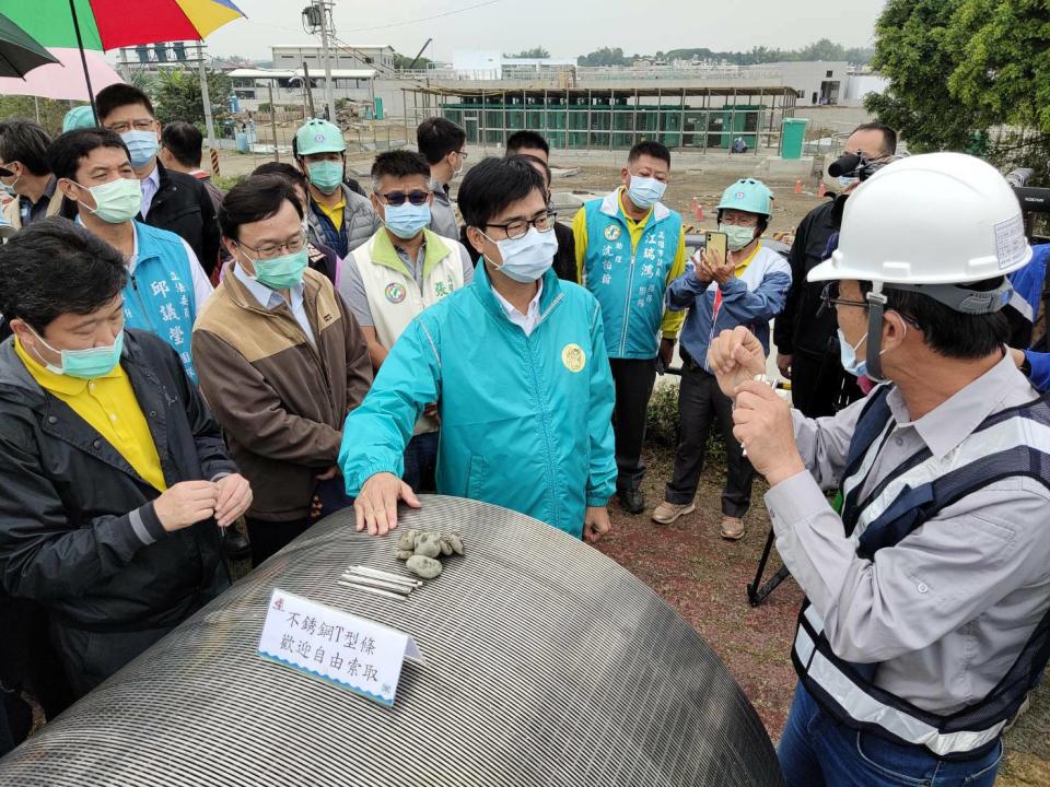 陳其邁(中)關心高雄地區水情。   圖：高雄市政府/提供