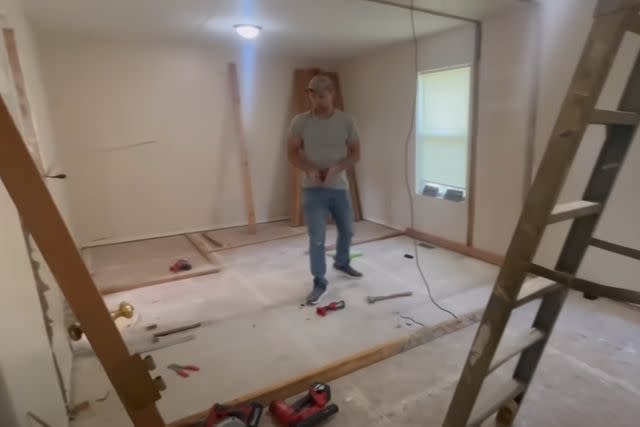 <p>Jana Duggar/YouTube</p> Stephen Wissmann in the soon-to-be primary suite