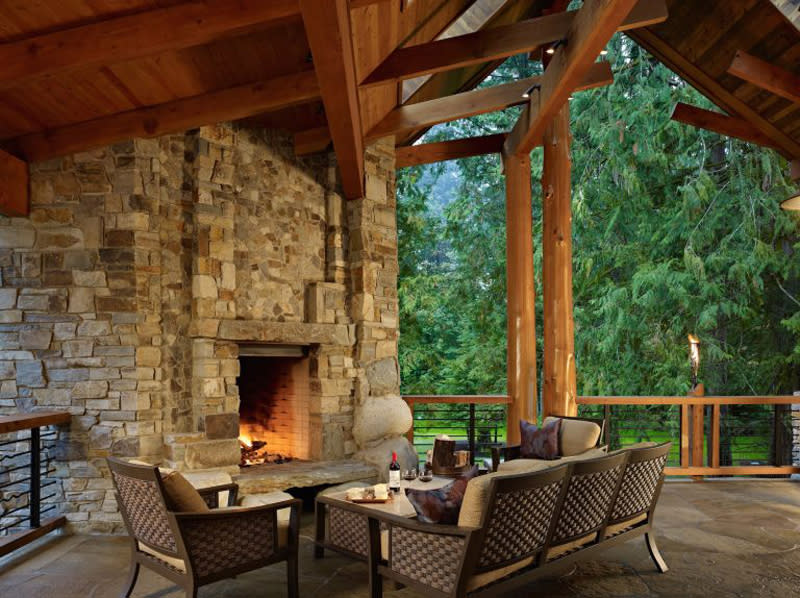 <p>A good view gets better when you've got a toasty fire to sit by. Highlight your property's best outlook with a glowing, gorgeous fire pit.</p>