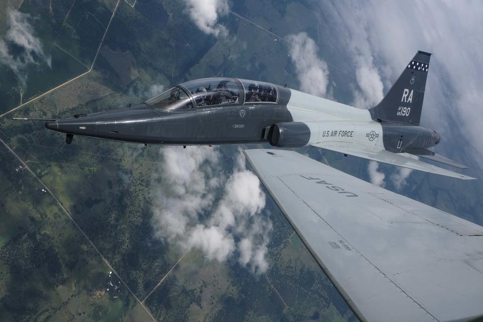 A T-38 Talon in flight.