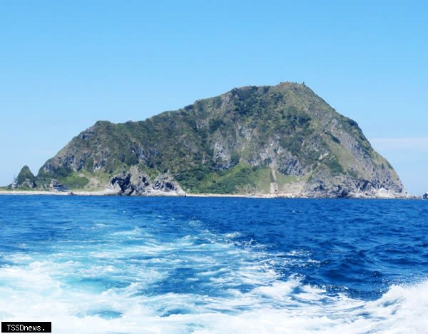 有「台灣龍珠」美譽的基隆嶼，將從四月一日起開放遊客登島一覽美景。（記者王世明攝）