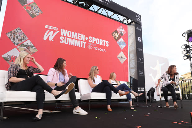 US Hockey Jocelyne Lamoureux-Davidson, Hilary Knight, Meghan Duggan and Kendall Coyne Schofield with Julie Foudy espnW