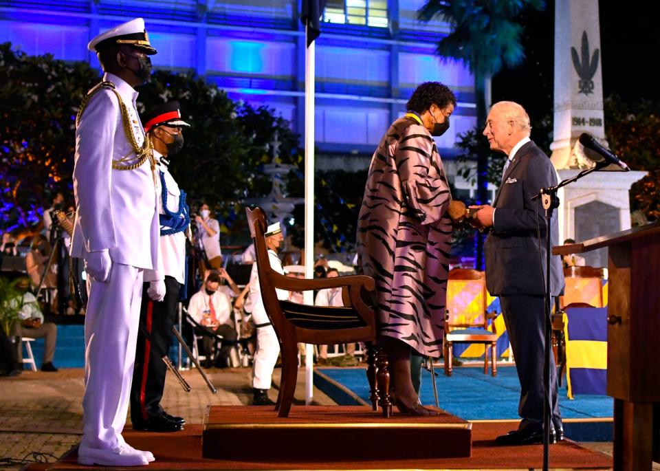 Le prince Charles et la pr&#xe9;sidente de la Barbade, Sandra Mason - Randy Brooks / AFP