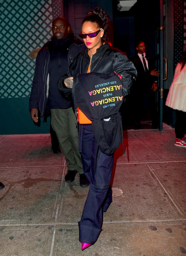 Rihanna in Louis Vuitton Millionaire Sunglasses in Purple am Airport