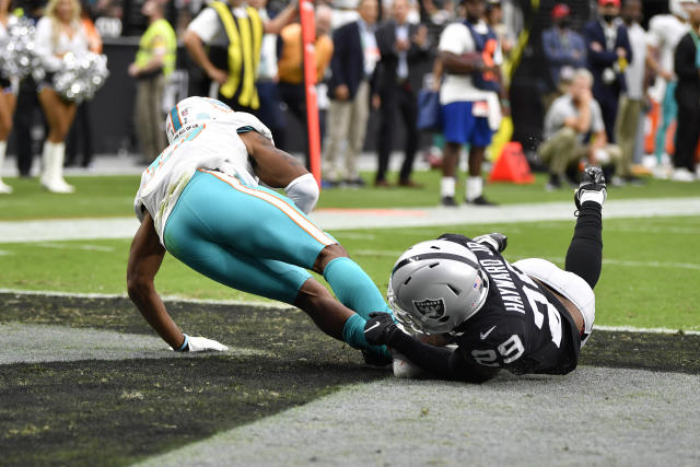 Dolphins stun Raiders 26-25 to move step closer to playoffs