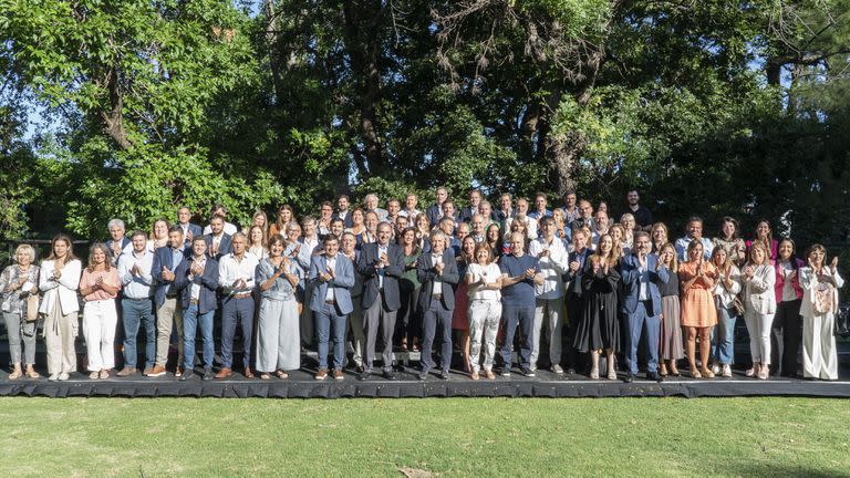 En el encuentro en el Yacht Club estuvieron presentes os diputados y senadores entrantes y los salientes junto a los miembros del Pro que forman parte de la Mesa Nacional de Juntos por el Cambio