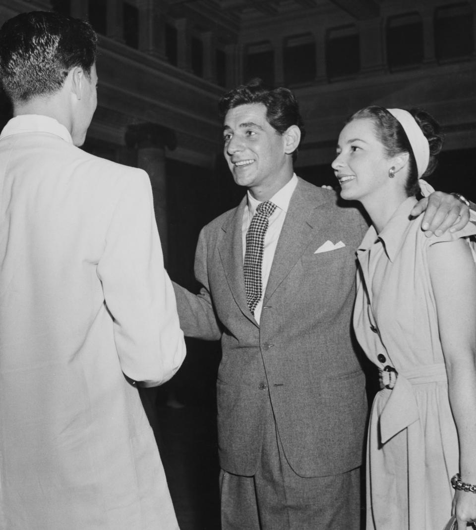 American composer and conductor Leonard Bernstein (1918 - 1990) with his wife actress Felicia Montealegre (1922 - 1978) and a student at  Tanglewood, the Boston Symphony Orchestra's summer institute in Massachusetts, 1946.  (Photo by Erika Stone/Getty Images)