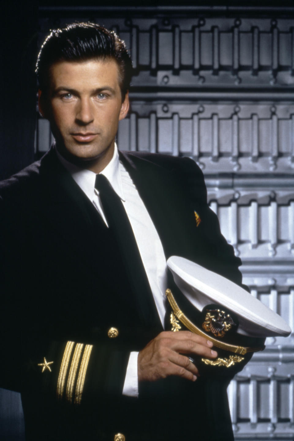 El actor estadounidense Alec Baldwin en el set de La caza del Octubre Rojo, basada en la novela de Tom Clancy y dirigida por John McTiernan. (Foto de Paramount Pictures/Sunset Boulevard/Corbis vía Getty Images)