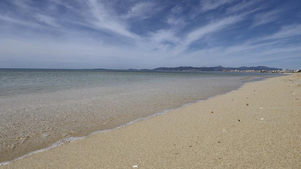 Viel Strand, aber keine Touristen. So sieht es derzeit auf Mallorca aus.