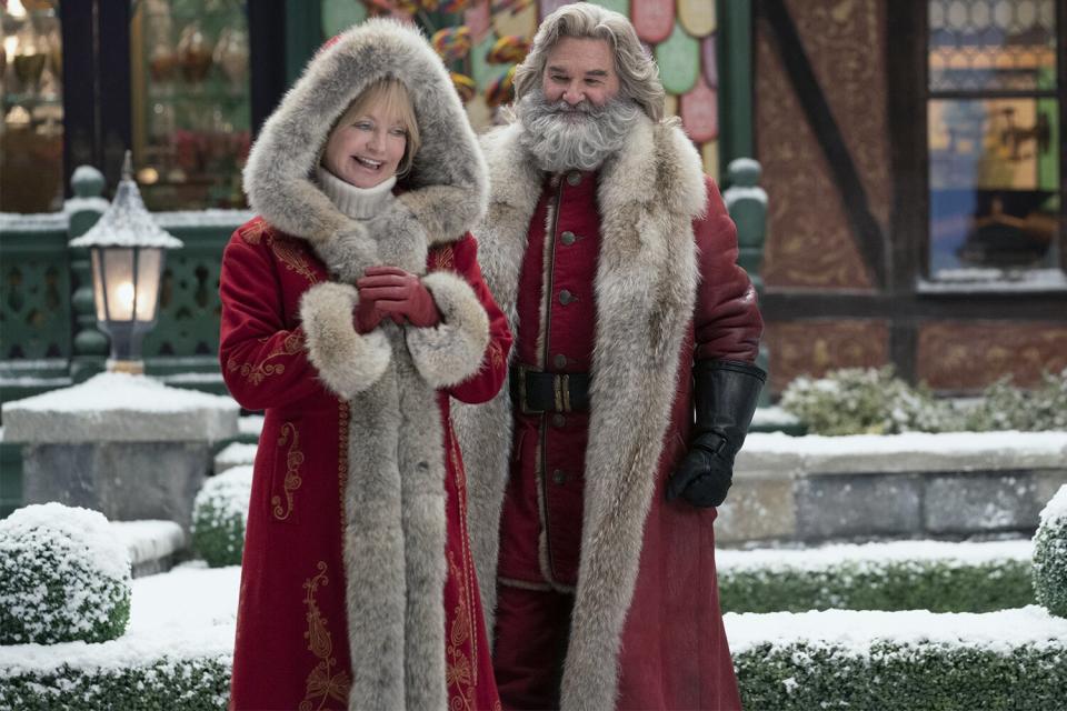 THE CHRISTMAS CHRONICLES: PART TWO (L to R) GOLDIE HAWN as MRS. CLAUS, KURT RUSSELL as SANTA CLAUS in THE CHRISTMAS CHRONICLES: PART TWO. Cr. JOSEPH LEDERER/NETFLIX © 2020