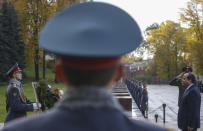 Egyptian President Abdel Fattah el-Sissi, right, attends a wreath-laying ceremony at the Tomb of the Unknown Soldier in Moscow, Russia, Tuesday, Oct. 16, 2018. (Sergei Ilnitsky/Pool Photo via AP)