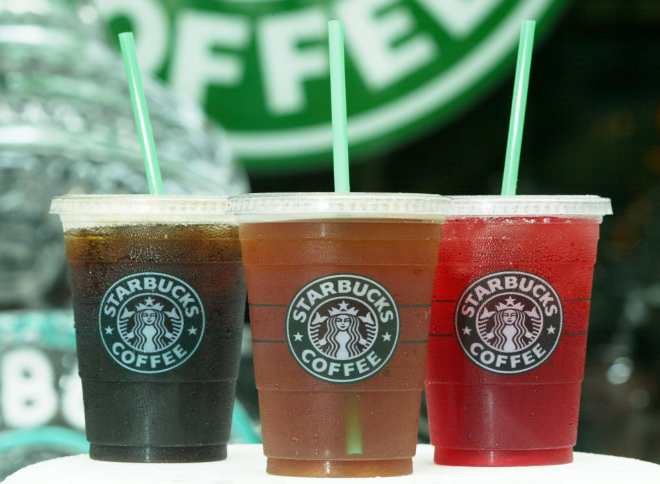 Starbucks lässt sich bisweilen kuriose Kreationen einfallen (Symbolbild: Alex Wong/Getty Images)