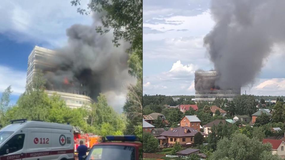 莫斯科（Moscow）附近一棟辦公大樓24日發生火警。（圖／翻攝自 X@RT_com）