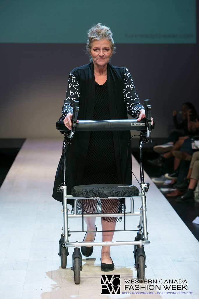 Des mannequins âgés et handicapés ont défilé sur le podium de la WCFW