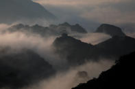 <p>Early morning fog covers the Jiankou section of the Great Wall, located in Huairou District, north of Beijing, China, June 7, 2017. (Photo: Damir Sagolj/Reuters) </p>