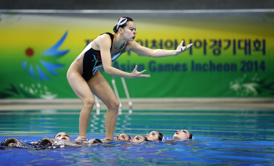 Gold medallists of China perform Synchronised Swimming Free Combination routine during the 17th Asian Games in Incheon