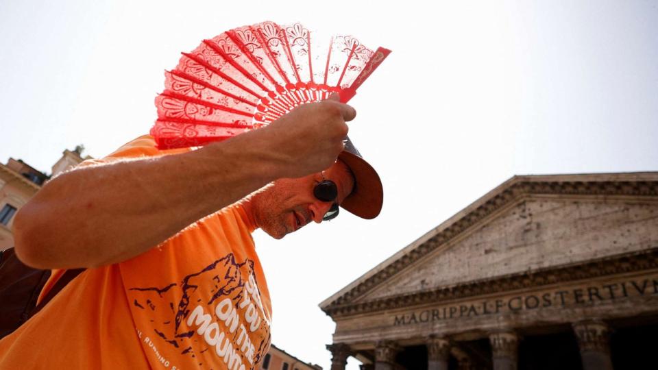 PHOTO: Florian Eberharter from Germany uses a fan to cool off as he queues to enter the Pantheon in Rome, Italy, July 19, 2023. (Guglielmo Mangiapane/Reuters)