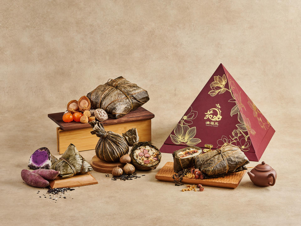 Every order of 5 dumplings will be delivered in an elegantly-designed pyramid box (Photo: Intercontinental Singapore)