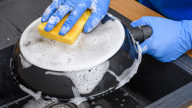 cleaning with baking soda