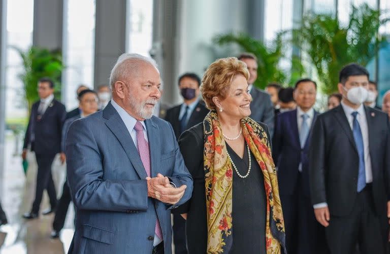 El presidente de Brasil, Lula da Silva, asiste a la toma de posesión de Dilma Rousseff como nueva presidenta del banco del grupo Brics