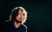 Chris Cornell gehörte in den 1990-ern zu den größten Stars der Grunge-Szene, nach dem Bühnen-Comeback 2010 arbeitete er mit Soundgarden zuletzt auch wieder an neuer Musik. Ob man diese je hören wird, ist ungewiss. Am 18. Mai 2017 nahm sich Cornell, der kurz zuvor noch mit der Band auf Tour gewesen war, in einem Hotelzimmer in Detroit das Leben. Der ikonische Grunger wurde 52 Jahre alt. (Bild: Buda Mendes/Getty Images)