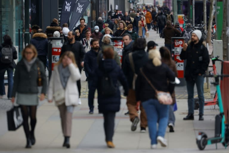 Die Konsumstimmung der Verbraucherinnen und Verbraucher in Deutschland hat sich im April vor allem wegen der Erwartung steigender Einkommen weiter verbessert. Das GfK-Konsumklima wird im Mai damit ein Zwei-Jahres-Hoch erreichen. (MICHELE TANTUSSI)