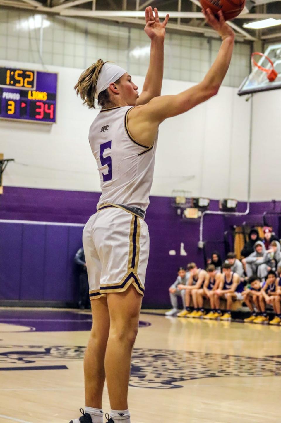 Smithsburg's Sam Bono had a team-high 12 points and added five rebounds in a 48-38 loss to Walkersville on Jan. 6, 2023.