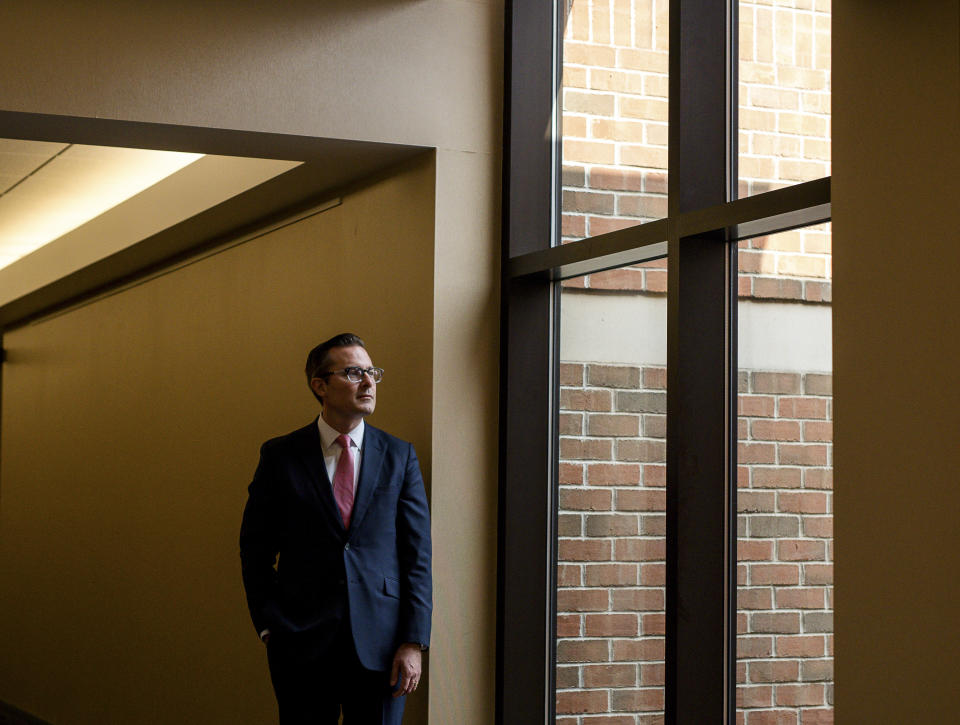 ‌Certificados de voto, entre el material enviado a cada casilla, en las oficinas de registro electoral del condado de Cobb en Marietta, Georgia, el 8 de agosto de 2024. (Audra Melton/The New York Times)