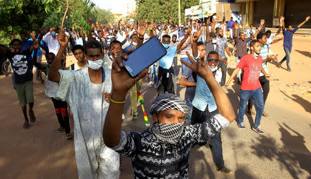 FILE PHOTO: Sudanese demonstrators chant slogans as they march along the street during anti-government protests in Khartoum, Sudan December 25, 2018. REUTERS/Mohamed Nureldin Abdallah/File Photo