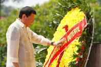 Philippines President Rodrigo Duterte attends a wreath laying ceremony at Monument of National Heroes and Martyrs in Hanoi, Vietnam, September 29, 2016. REUTERS/Minh Hoang/Pool