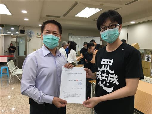 罷韓連署書清點40萬7584份！ 高雄市選委會確認收件（圖／罷韓團體提供）