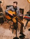 <p>Brett Eldredge gets warmed up ahead of his <em>Sunday Drive </em>performance during the first-ever Chase virtual soundcheck, streaming in partnership with the Chicago Theatre at 8 p.m. ET Thursday night via social media.</p>