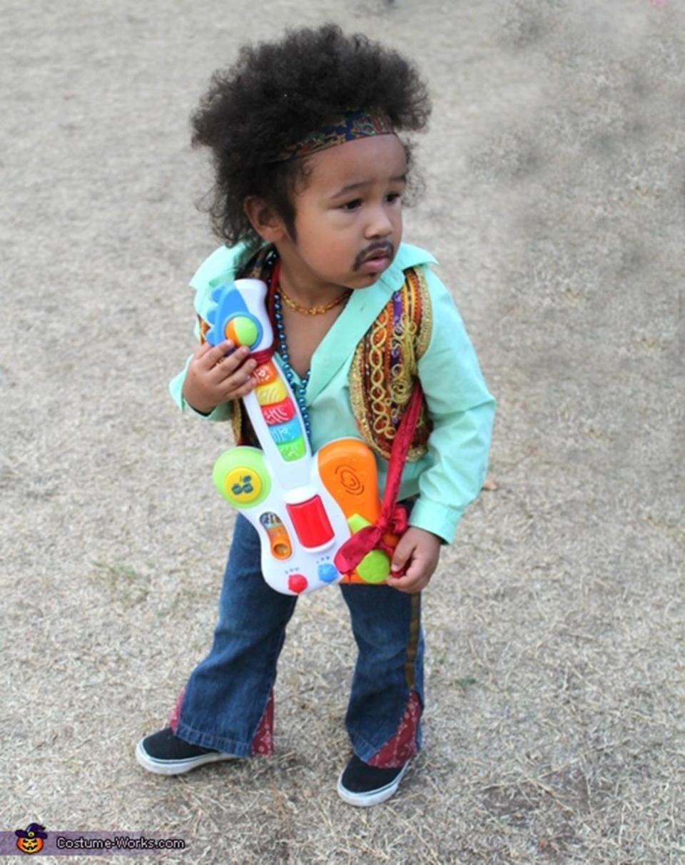 Via <a href="http://www.costume-works.com/costumes_for_babies/jimi-hendrix-baby1.html" target="_blank">Costume Works</a>