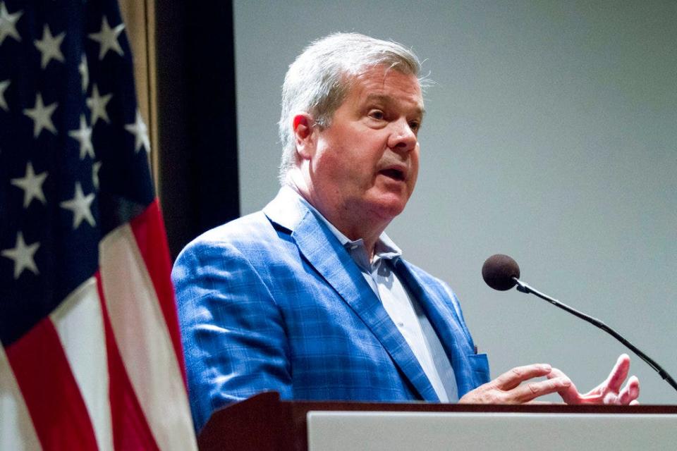 Former Nashville Mayor Karl Dean, a Democrat, speaks at a gubernatorial forum hosted by the Tennessee Business Roundtable in Nashville on Sept. 12, 2017.