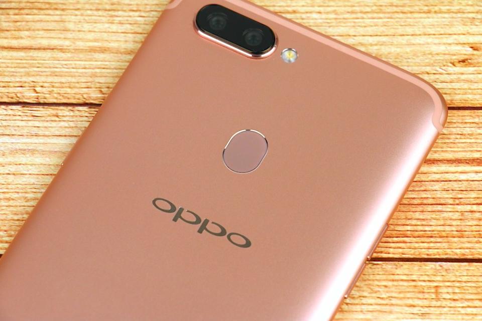 女孩愛不釋手的前後2千萬 OPPO R11s 開箱動手玩