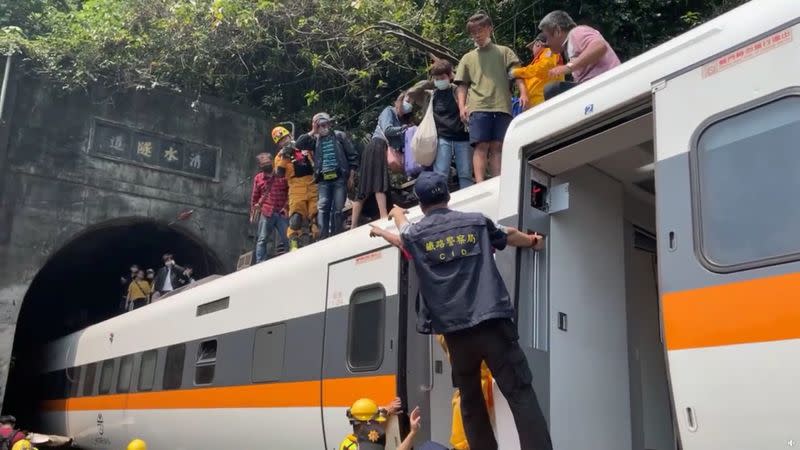 Train derails in a tunnel near Hualien