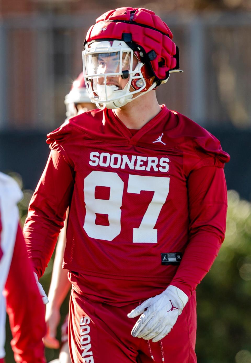Former Oklahoma tight end Jason Llewellyn (87) has committed to Texas Tech as a transfer. Llewellyn was a consensus state top-100 recruit two years ago coming out of high school in Aledo.