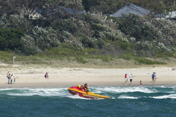 Australian beaches remain closed for record 5th day over huge 5 metre great white shark