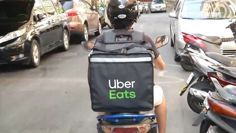 多數外送員都是騎車送餐。（圖／資料圖）