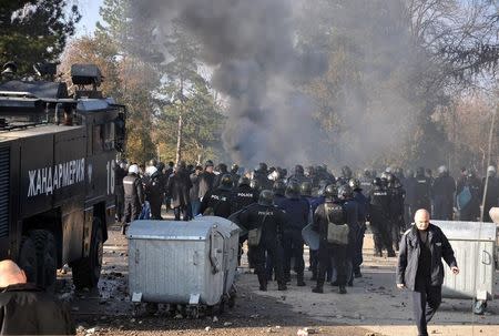 Bulgarian riot police are seen inside a refugee center during clashes in the town of Harmanli, Bulgaria, November 24, 2016. REUTERS/Tihmoir Petkov