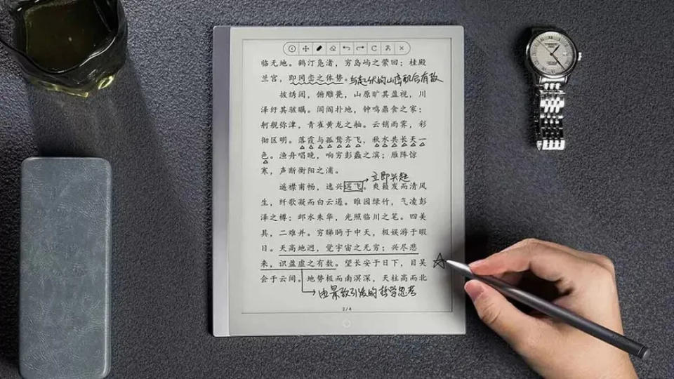 Xiaomi Note E-Ink tem tela de 10 polegadas com tecnologia de tinta eletrônica para longa duração de bateria (Imagem: Reprodução/Xiaomi)