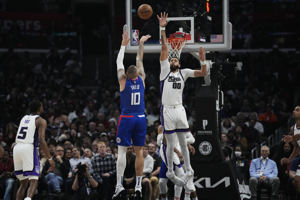 Los Angeles Clippers center Daniel Theis (10) shoots against Sacramento Kings center JaVale McGee (00) during the first half of an NBA basketball game in Los Angeles, Tuesday, Dec. 12, 2023. (AP Photo/Ashley Landis)