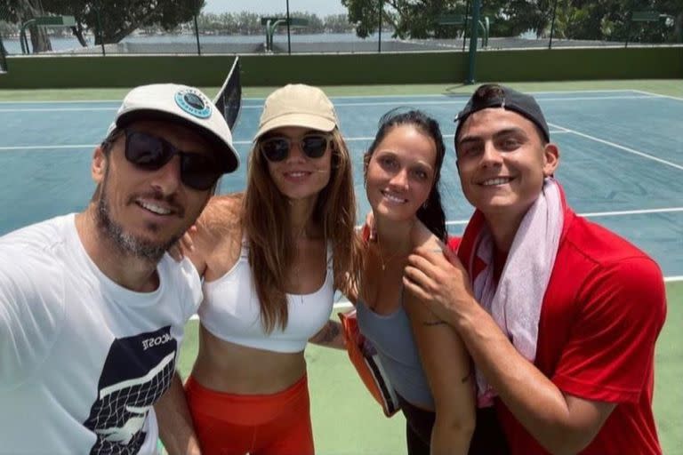 Pico Mónaco, su esposa Diana, Oriana Sabatini y Paulo Dybala jugaron un dobles en Miami, días atrás