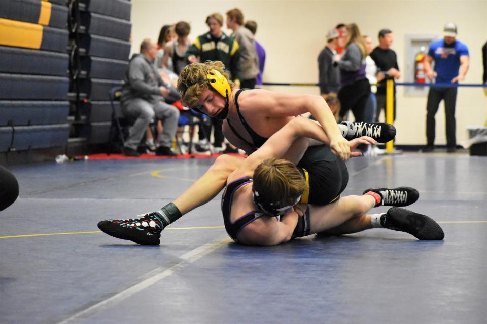 Monrovia's Lane Faulkenberg gets tangled up with Ben Davis' Jeremiah Drake during regionals at Mooresville on Feb. 4, 2023.