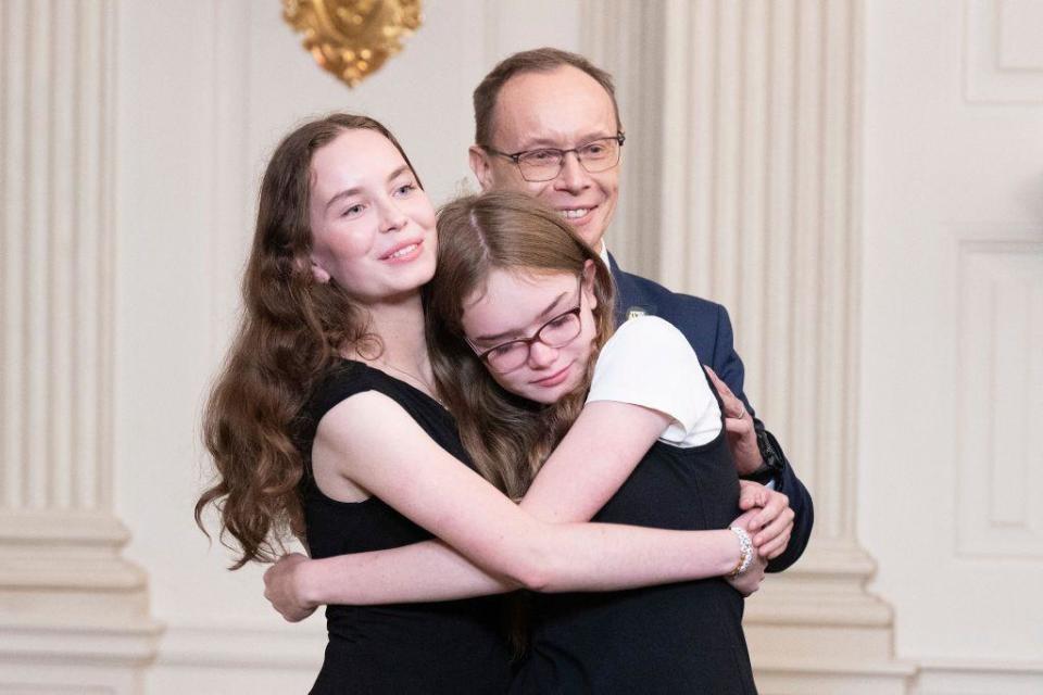 Pavel, Miriam, and Bibi Butorin, familiares de Alsu Kurmasheva.